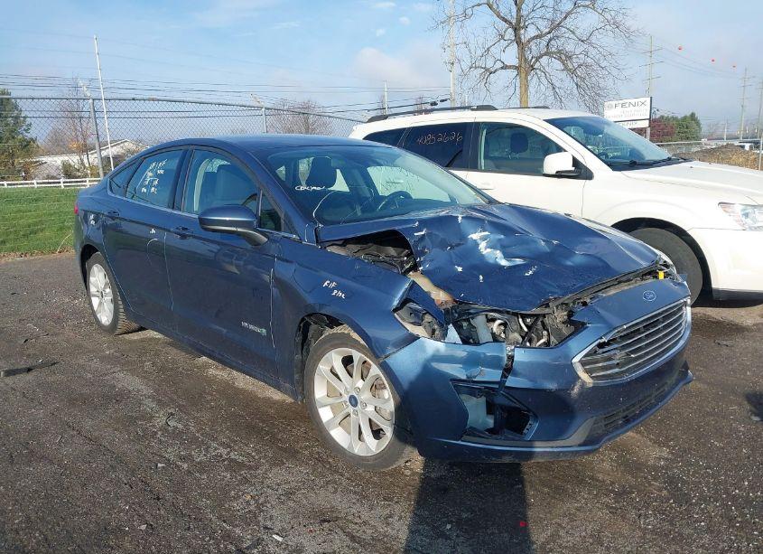 2019 Ford Fusion HYBRID SE (VIN 3FA6P0LU9KR147561) main photo