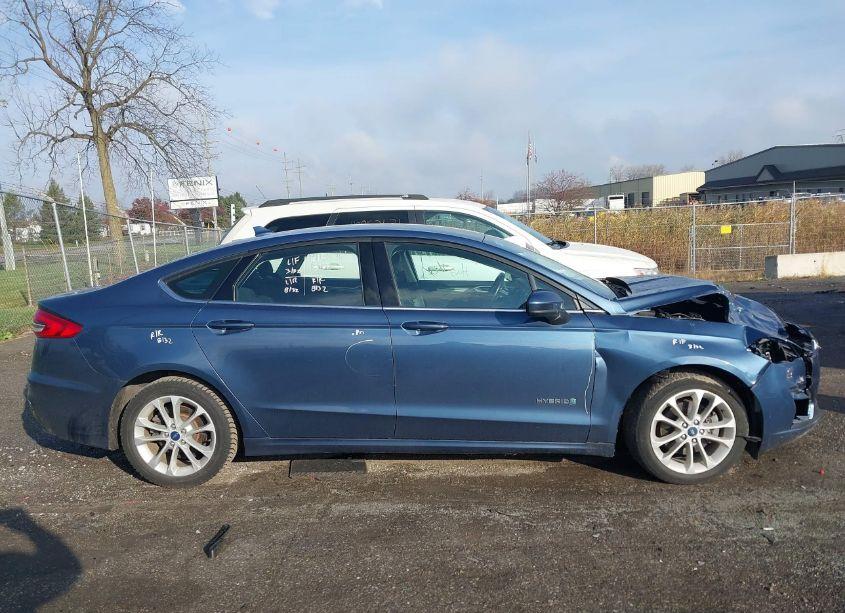 Photo 13 of 2019 Ford Fusion HYBRID SE (VIN 3FA6P0LU9KR147561)