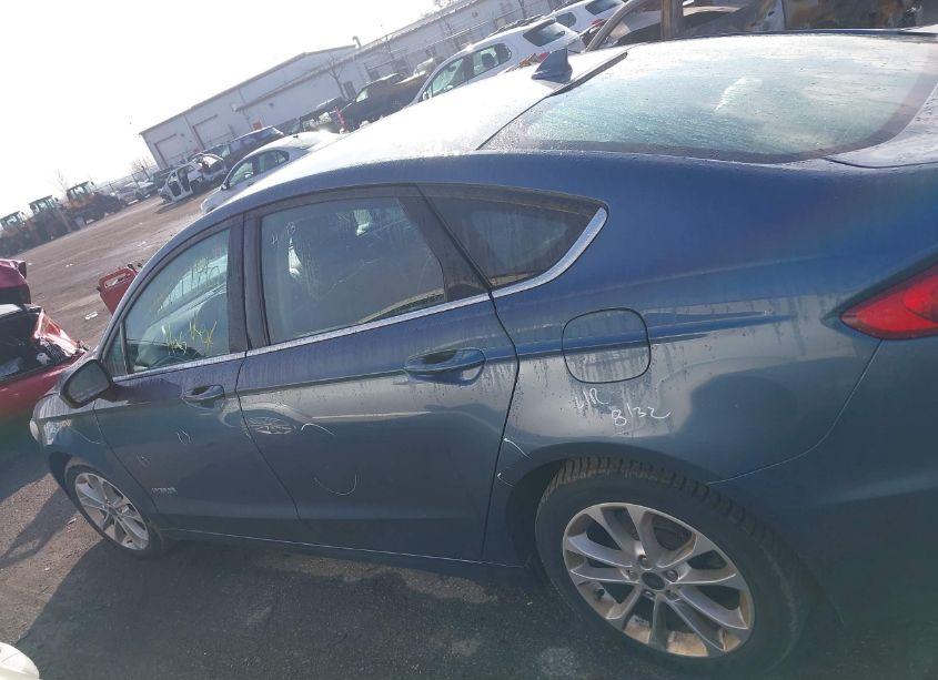Photo 14 of 2019 Ford Fusion HYBRID SE (VIN 3FA6P0LU9KR147561)