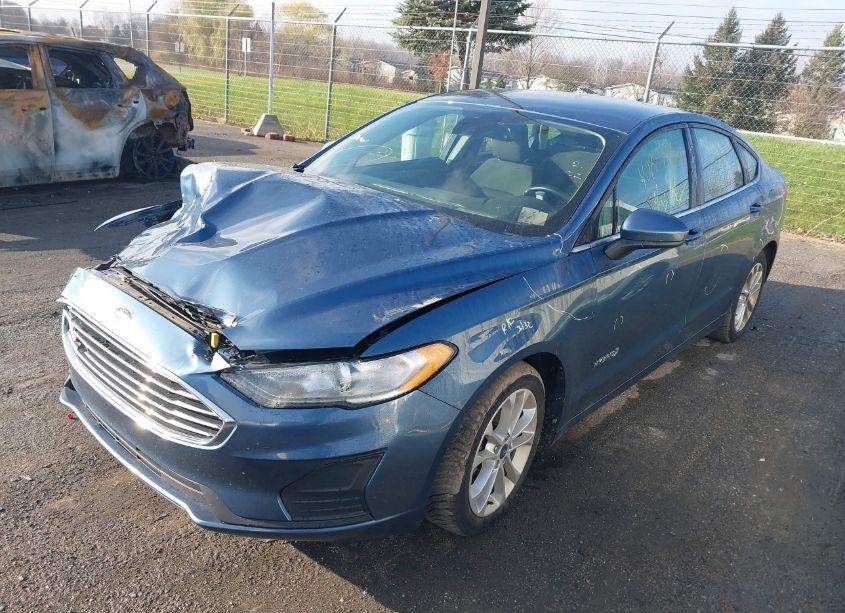 Photo 2 of 2019 Ford Fusion HYBRID SE (VIN 3FA6P0LU9KR147561)