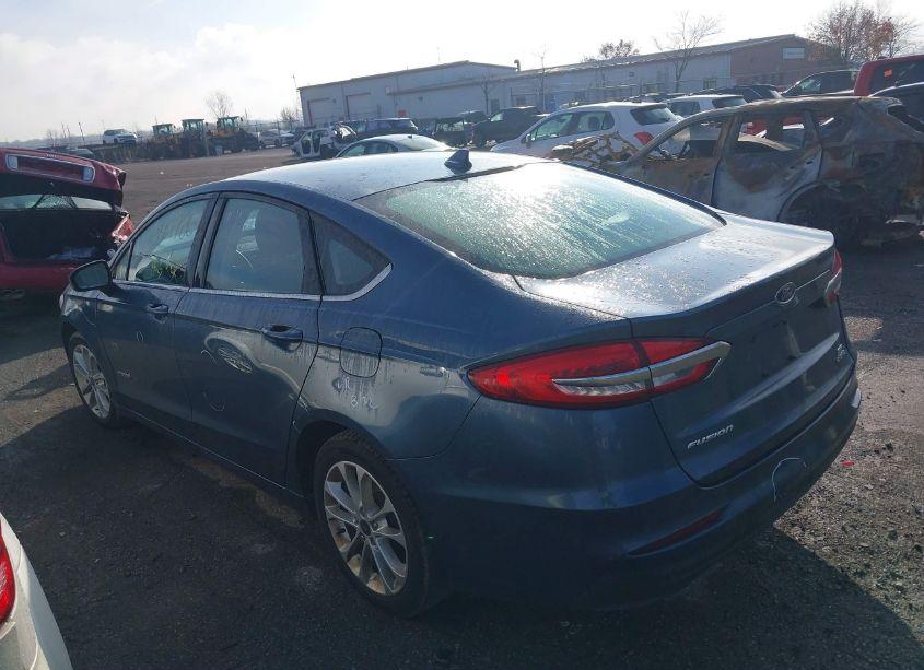 Photo 3 of 2019 Ford Fusion HYBRID SE (VIN 3FA6P0LU9KR147561)