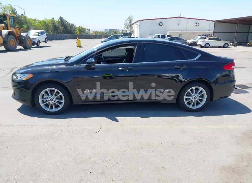 Photo 14 of 2019 Ford Fusion HYBRID SE (VIN 3FA6P0LU9KR175487)
