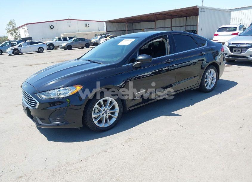 Photo 2 of 2019 Ford Fusion HYBRID SE (VIN 3FA6P0LU9KR175487)