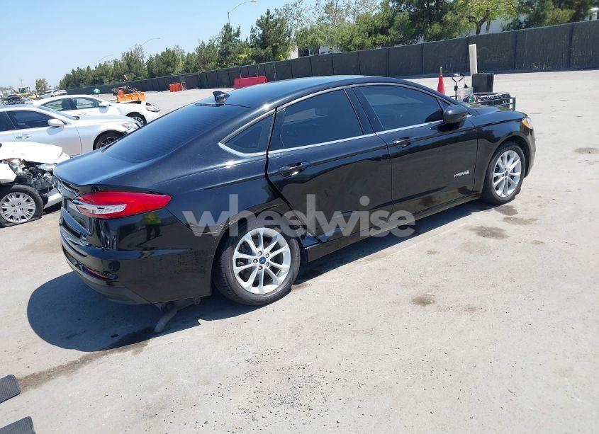 Photo 4 of 2019 Ford Fusion HYBRID SE (VIN 3FA6P0LU9KR175487)