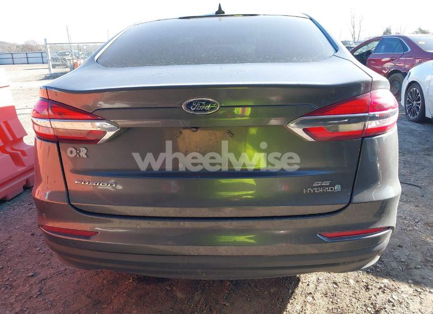 Photo 16 of 2019 Ford Fusion HYBRID SE (VIN 3FA6P0LU9KR181502)