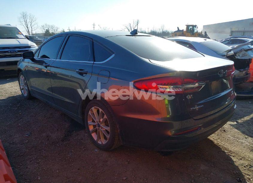 Photo 3 of 2019 Ford Fusion HYBRID SE (VIN 3FA6P0LU9KR181502)