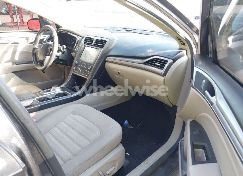 Photo 5 of 2019 Ford Fusion HYBRID SE (VIN 3FA6P0LU9KR181502)