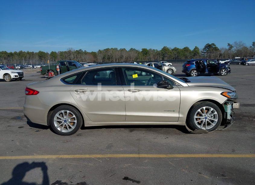 Photo 13 of 2019 Ford Fusion HYBRID SE (VIN 3FA6P0LU9KR204163)