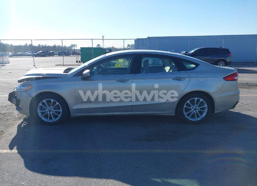 Photo 14 of 2019 Ford Fusion HYBRID SE (VIN 3FA6P0LU9KR204163)