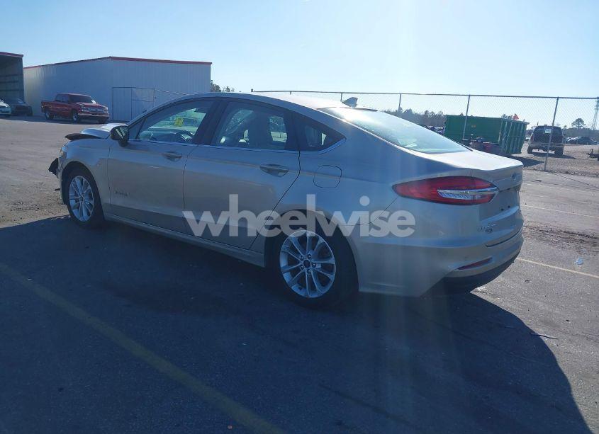 Photo 3 of 2019 Ford Fusion HYBRID SE (VIN 3FA6P0LU9KR204163)