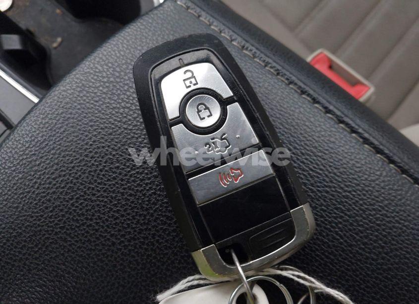 Photo 11 of 2019 Ford Fusion HYBRID SE (VIN 3FA6P0LU9KR214739)