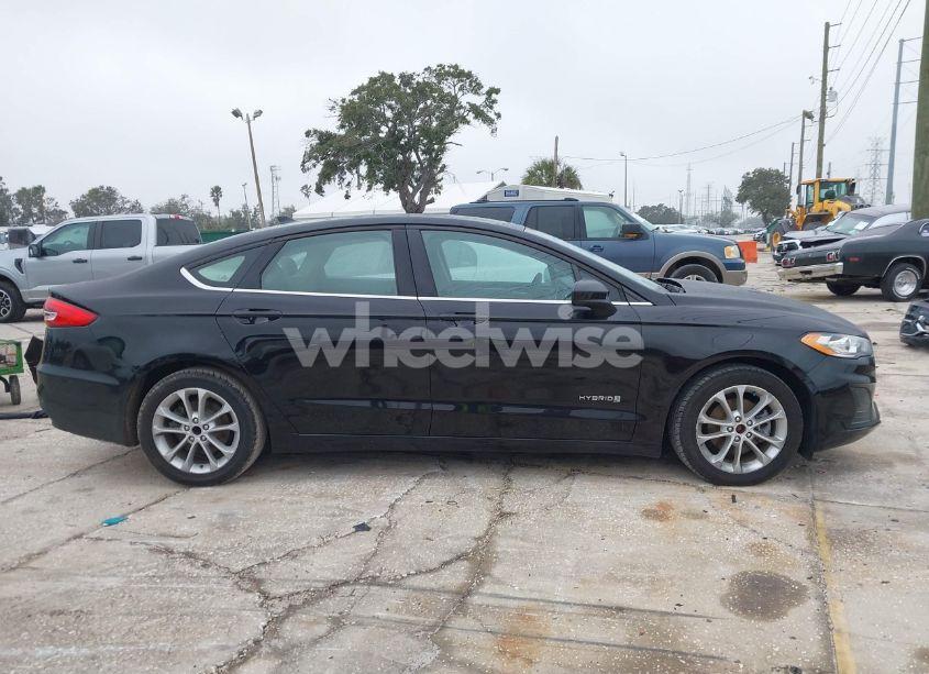 Photo 14 of 2019 Ford Fusion HYBRID SE (VIN 3FA6P0LU9KR214739)
