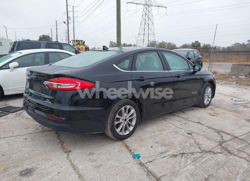 Photo 4 of 2019 Ford Fusion HYBRID SE (VIN 3FA6P0LU9KR214739)