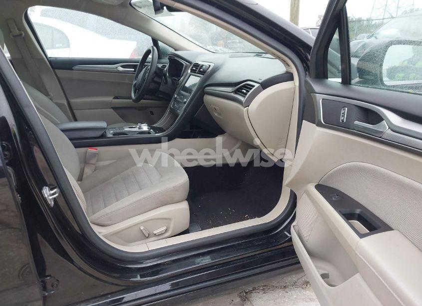 Photo 5 of 2019 Ford Fusion HYBRID SE (VIN 3FA6P0LU9KR214739)