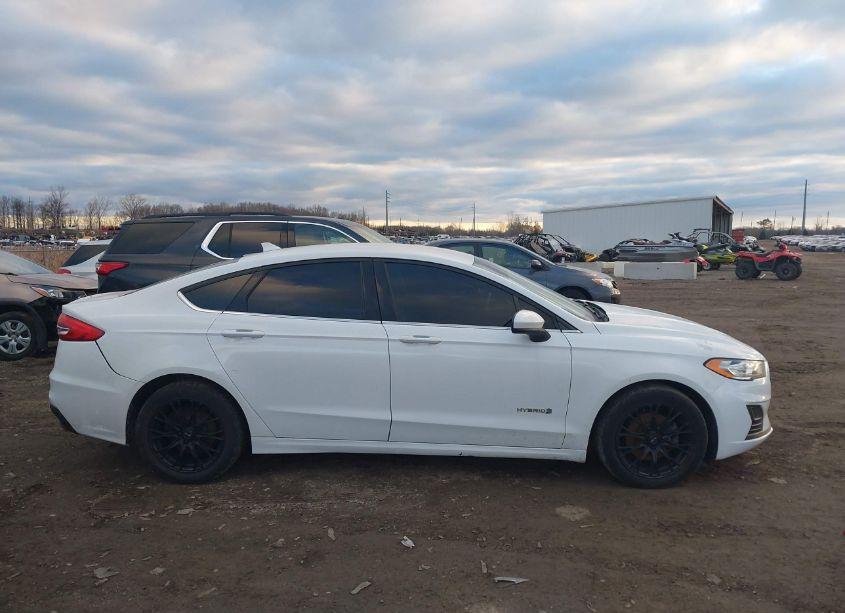 Photo 13 of 2019 Ford Fusion HYBRID SE (VIN 3FA6P0LU9KR262726)