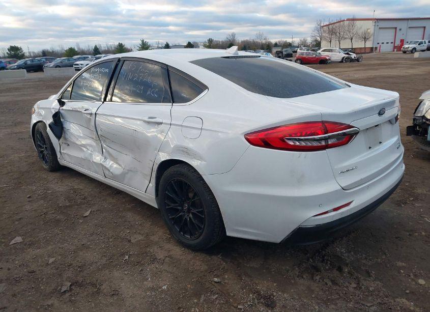 Photo 3 of 2019 Ford Fusion HYBRID SE (VIN 3FA6P0LU9KR262726)