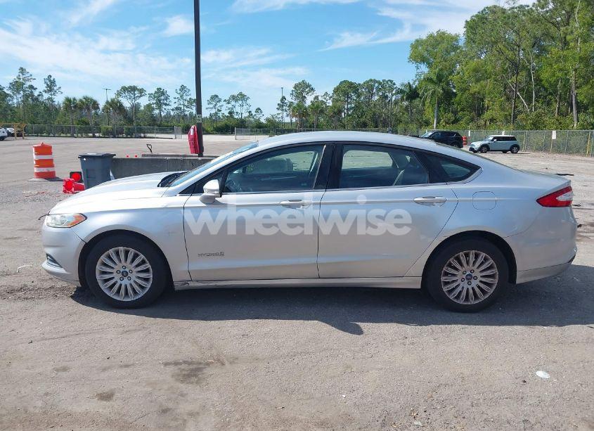 Photo 14 of 2013 Ford Fusion HYBRID SE (VIN 3FA6P0LUXDR375961)