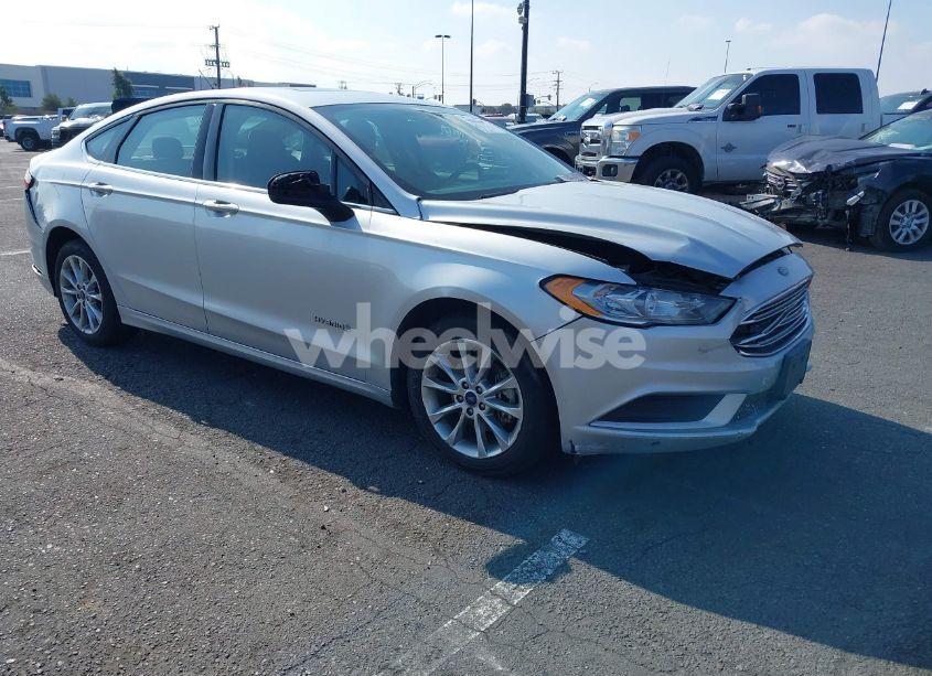 2017 Ford Fusion HYBRID SE (VIN 3FA6P0LUXHR233843) main photo