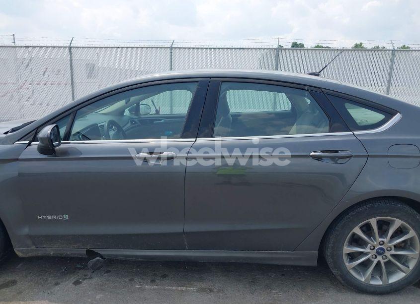 Photo 15 of 2017 Ford Fusion HYBRID SE (VIN 3FA6P0LUXHR279771)