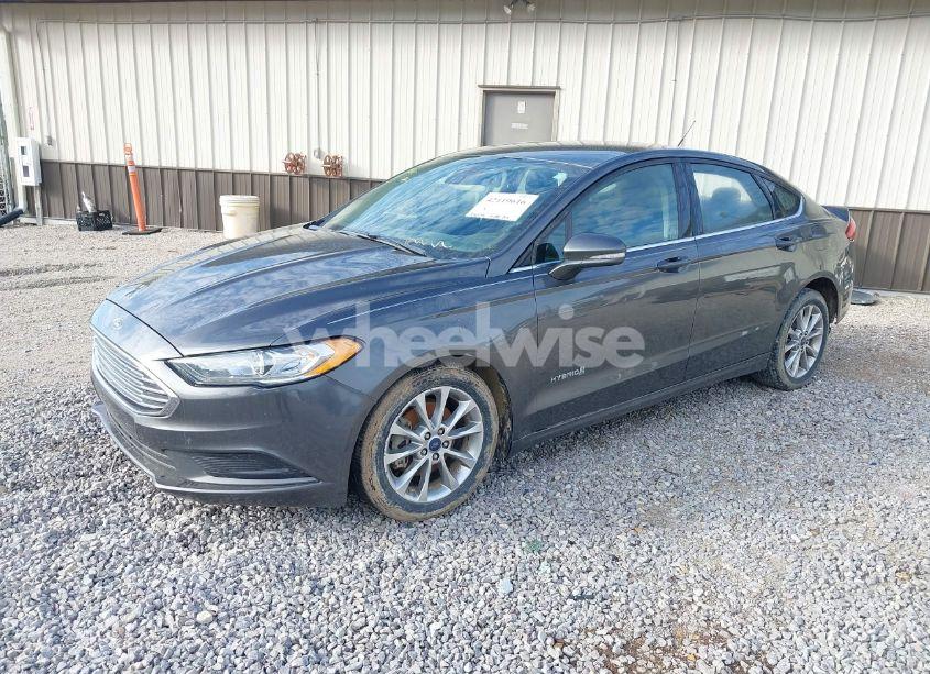 Photo 2 of 2017 Ford Fusion HYBRID SE (VIN 3FA6P0LUXHR297140)