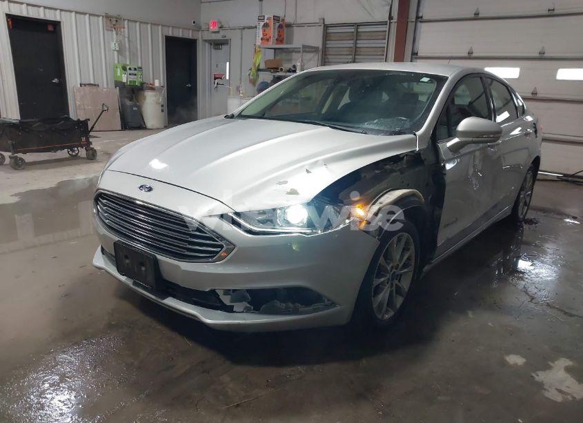 Photo 2 of 2017 Ford Fusion HYBRID SE (VIN 3FA6P0LUXHR307424)
