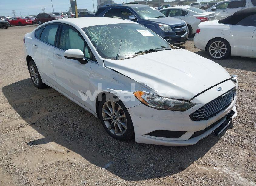 2017 Ford Fusion HYBRID SE (VIN 3FA6P0LUXHR317936) main photo