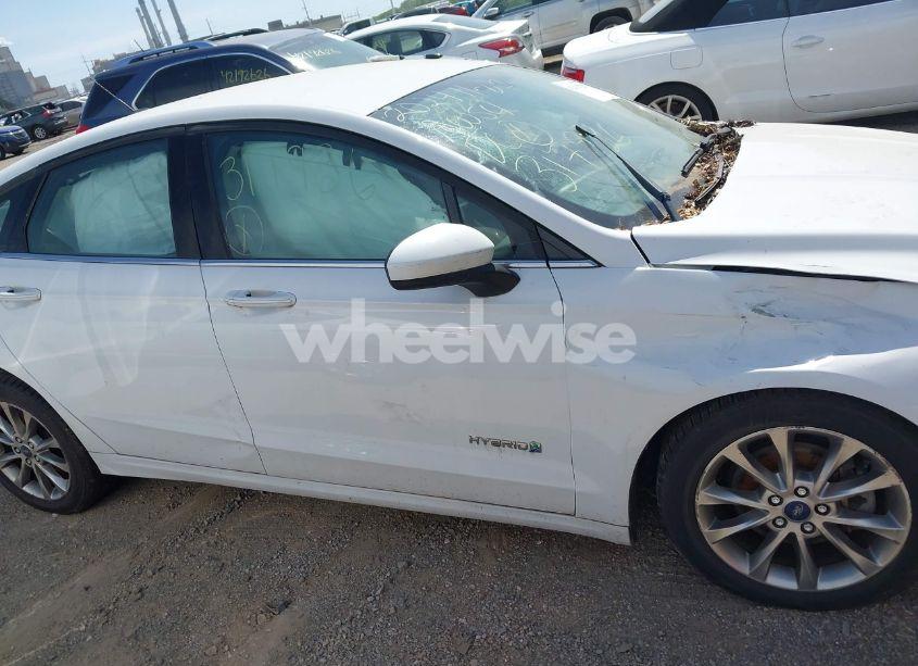 Photo 13 of 2017 Ford Fusion HYBRID SE (VIN 3FA6P0LUXHR317936)