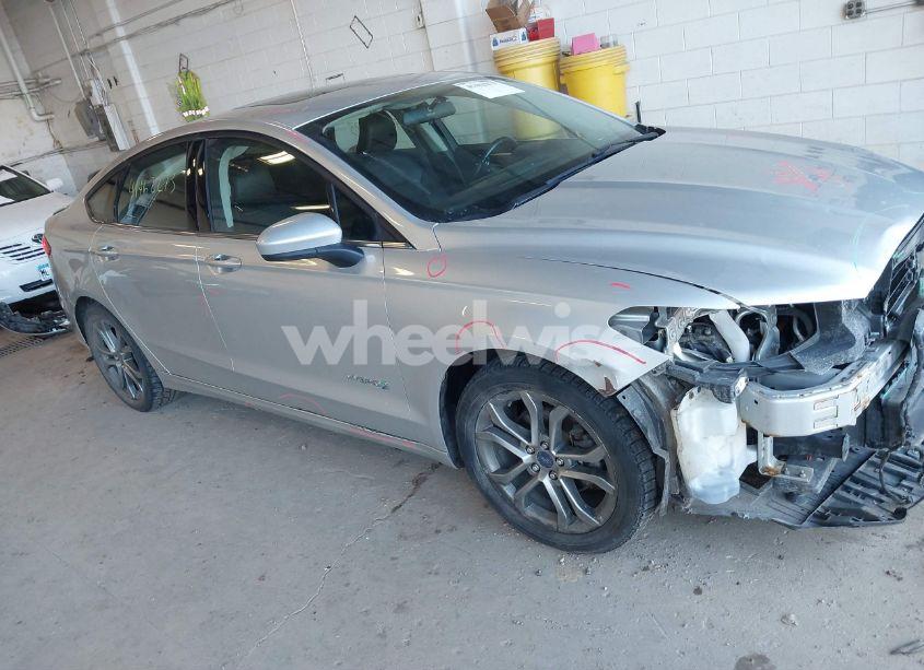 2017 Ford Fusion HYBRID SE (VIN 3FA6P0LUXHR357336) main photo