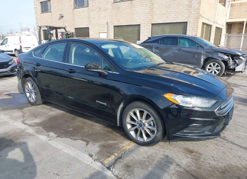 2017 Ford Fusion HYBRID SE (VIN 3FA6P0LUXHR385461) main photo
