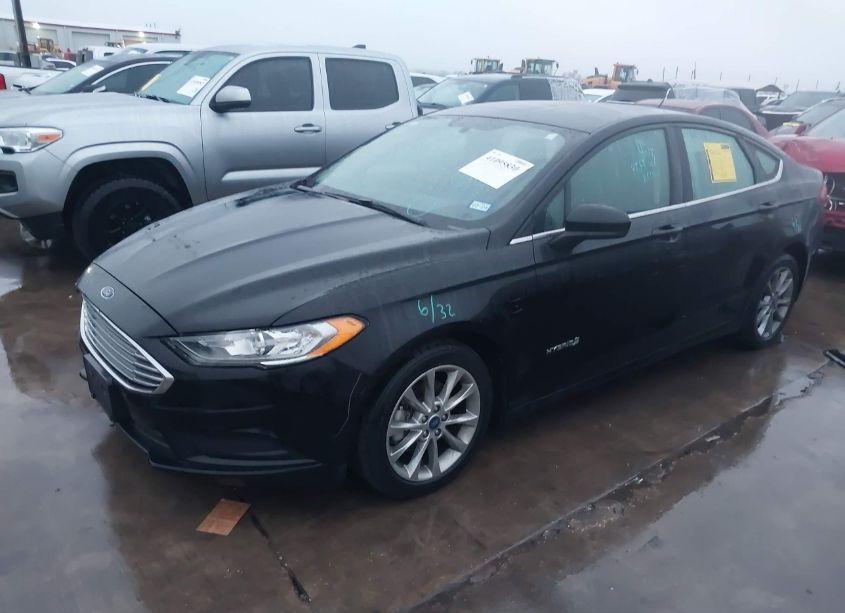 Photo 2 of 2017 Ford Fusion HYBRID SE (VIN 3FA6P0LUXHR386545)