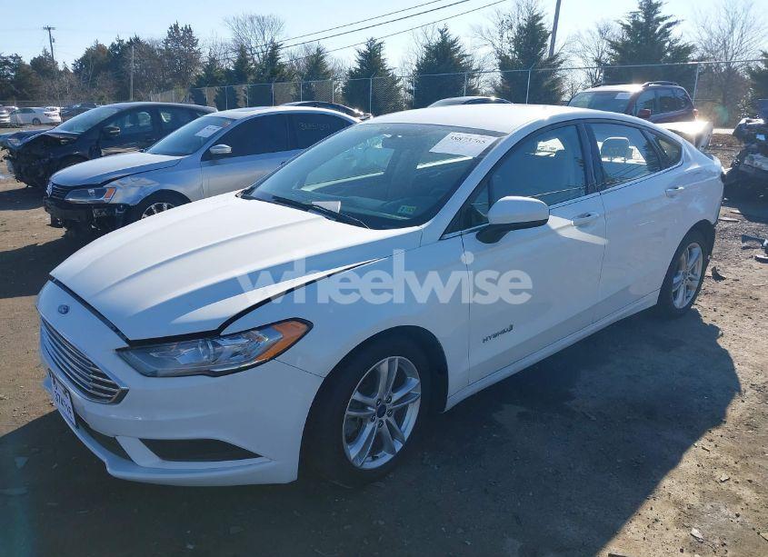 Photo 2 of 2018 Ford Fusion HYBRID SE (VIN 3FA6P0LUXJR177683)