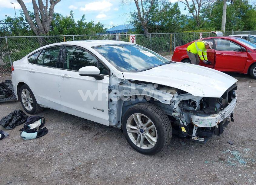 2018 Ford Fusion HYBRID SE (VIN 3FA6P0LUXJR233900) main photo
