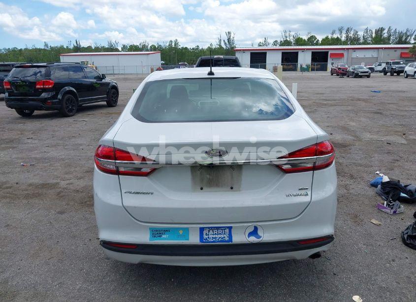 Photo 17 of 2018 Ford Fusion HYBRID SE (VIN 3FA6P0LUXJR233900)