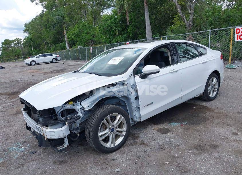 Photo 2 of 2018 Ford Fusion HYBRID SE (VIN 3FA6P0LUXJR233900)