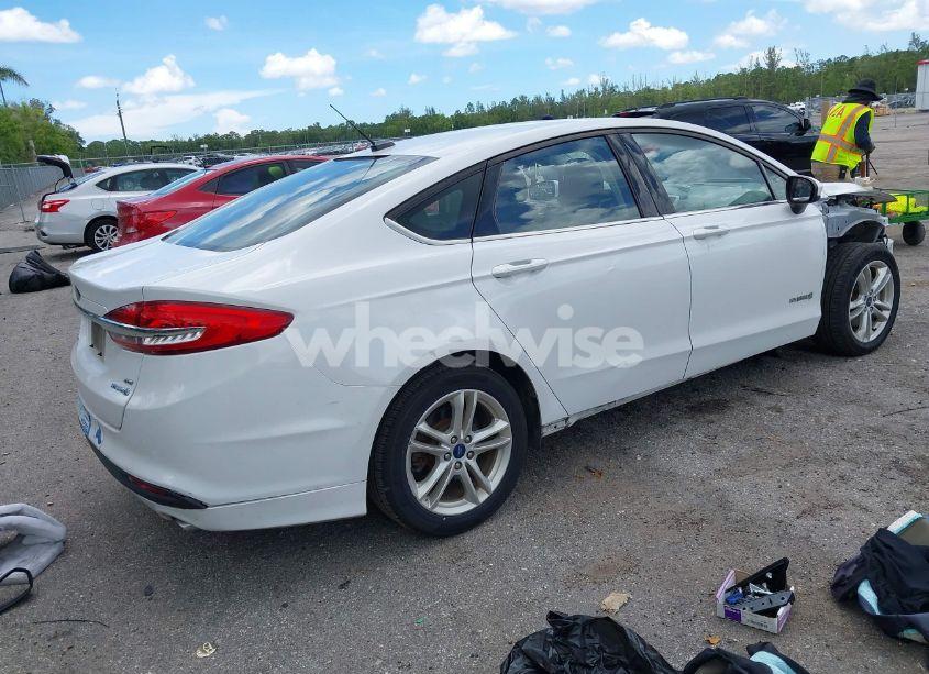 Photo 4 of 2018 Ford Fusion HYBRID SE (VIN 3FA6P0LUXJR233900)