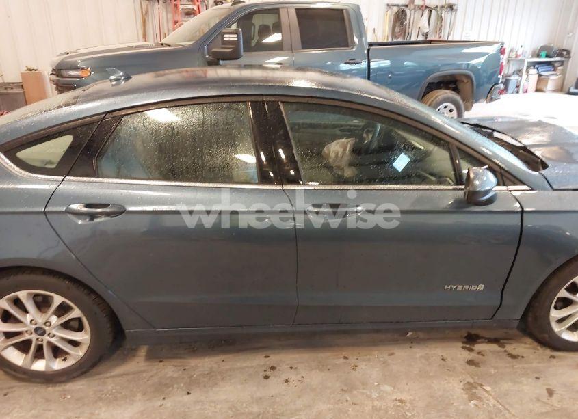 Photo 13 of 2019 Ford Fusion HYBRID SE (VIN 3FA6P0LUXKR100605)