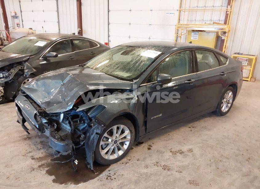 Photo 2 of 2019 Ford Fusion HYBRID SE (VIN 3FA6P0LUXKR100605)