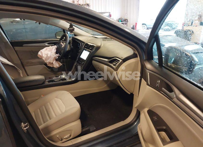 Photo 5 of 2019 Ford Fusion HYBRID SE (VIN 3FA6P0LUXKR100605)