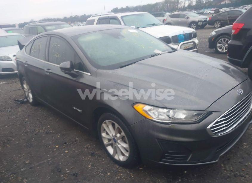 2019 Ford Fusion HYBRID SE (VIN 3FA6P0LUXKR110129) main photo