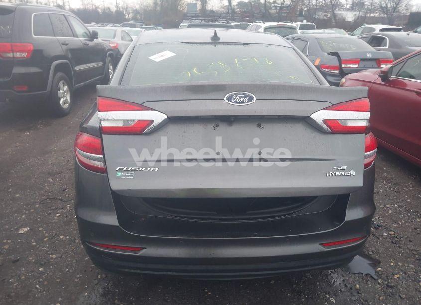 Photo 16 of 2019 Ford Fusion HYBRID SE (VIN 3FA6P0LUXKR110129)