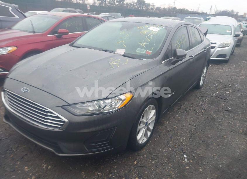 Photo 2 of 2019 Ford Fusion HYBRID SE (VIN 3FA6P0LUXKR110129)