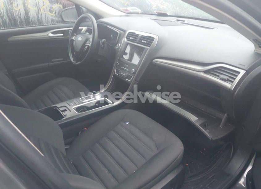 Photo 5 of 2019 Ford Fusion HYBRID SE (VIN 3FA6P0LUXKR110129)