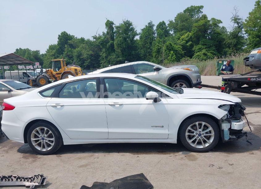 Photo 13 of 2019 Ford Fusion HYBRID SE (VIN 3FA6P0LUXKR124693)