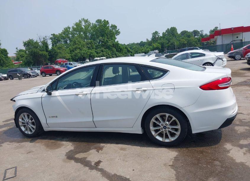 Photo 14 of 2019 Ford Fusion HYBRID SE (VIN 3FA6P0LUXKR124693)