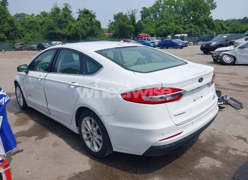 Photo 3 of 2019 Ford Fusion HYBRID SE (VIN 3FA6P0LUXKR124693)