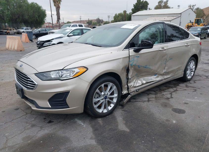 Photo 2 of 2019 Ford Fusion HYBRID SE (VIN 3FA6P0LUXKR148721)
