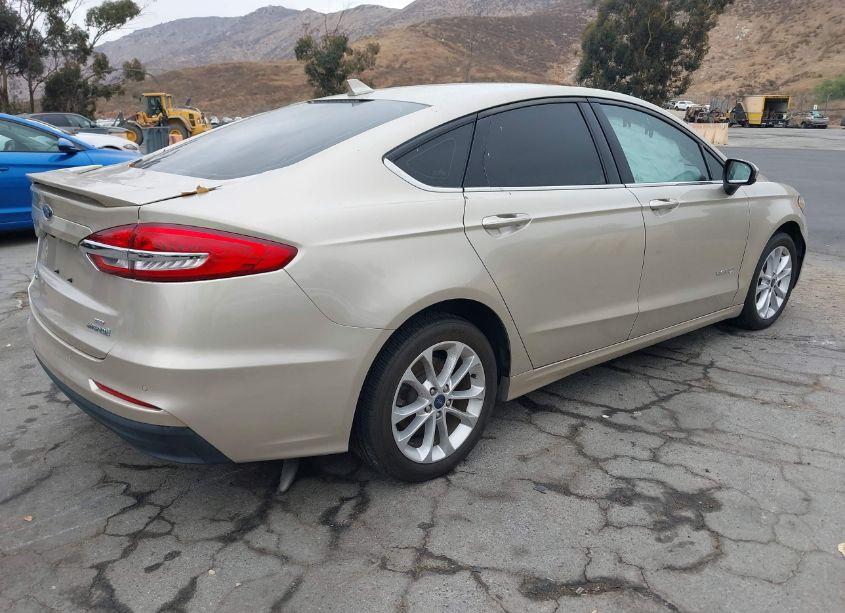 Photo 4 of 2019 Ford Fusion HYBRID SE (VIN 3FA6P0LUXKR148721)