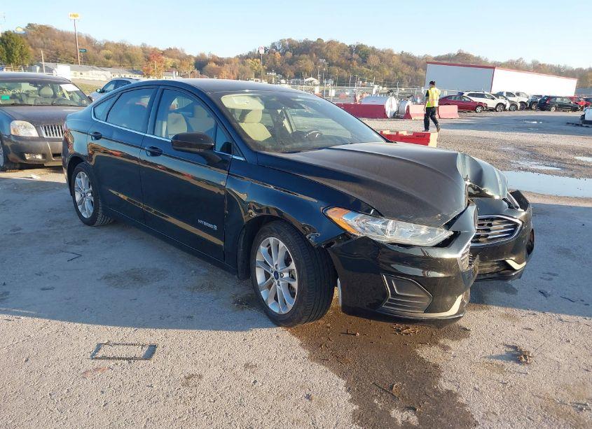 2019 Ford Fusion HYBRID SE (VIN 3FA6P0LUXKR222672) main photo