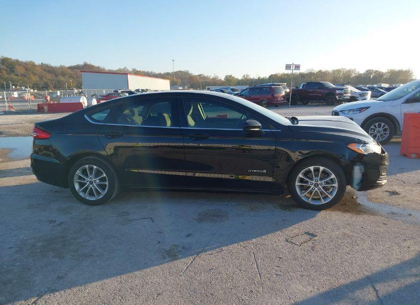 Photo 13 of 2019 Ford Fusion HYBRID SE (VIN 3FA6P0LUXKR222672)