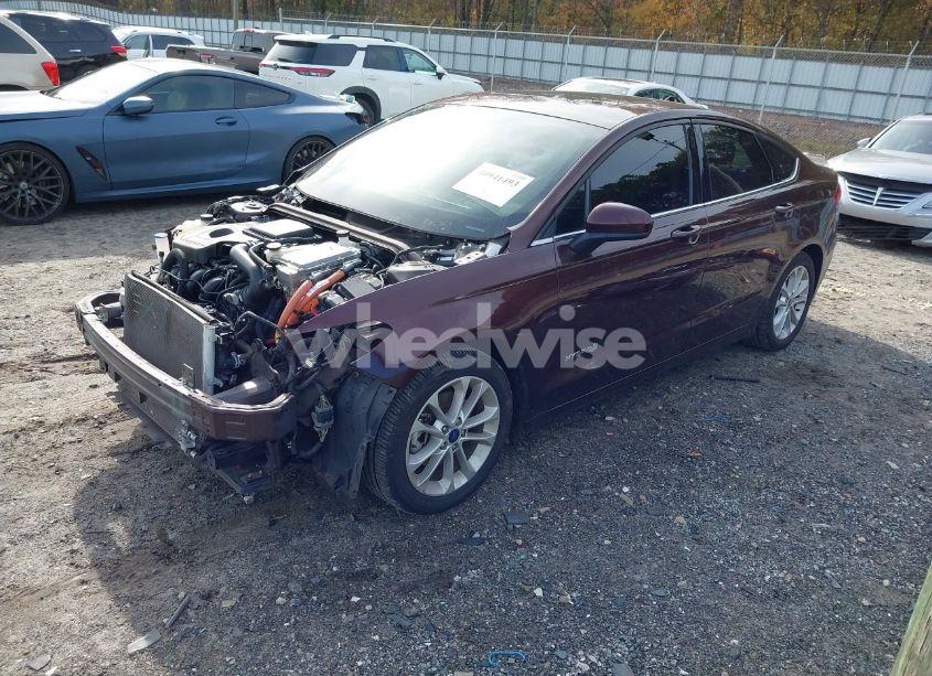 Photo 2 of 2019 Ford Fusion HYBRID SE (VIN 3FA6P0LUXKR243702)